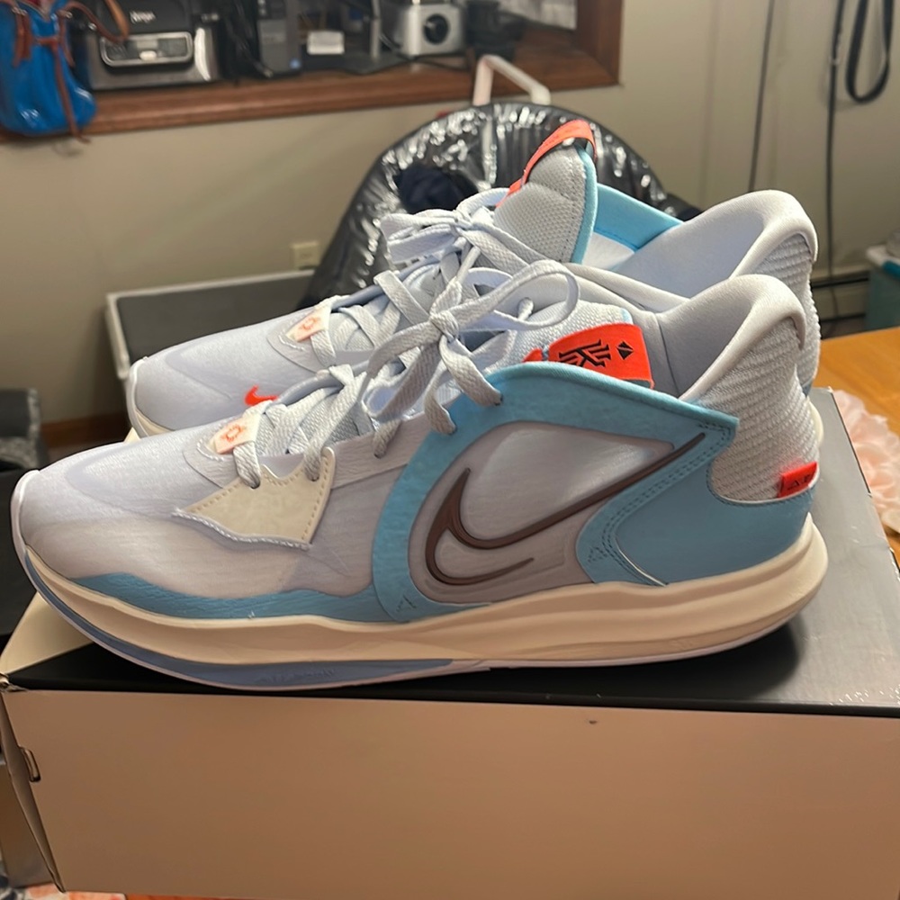 Kyrie 5 lows blue